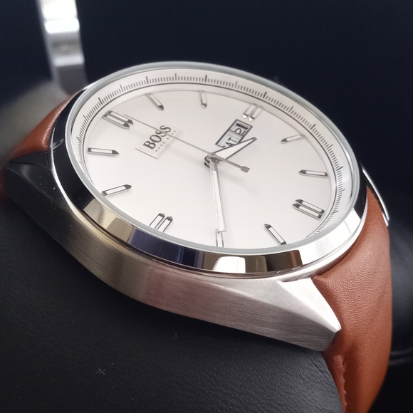 Hugo Boss Men's Driver 1513119 Light Brown Leather Analog Quartz Watch Brand new - Picture 3 of 13